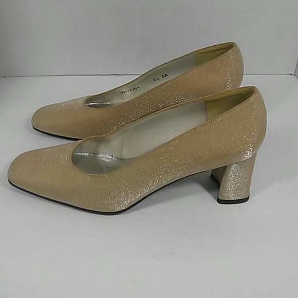 Women's creme stuart weitzman heels size 6 1/2 A A - Picture 2 of 7